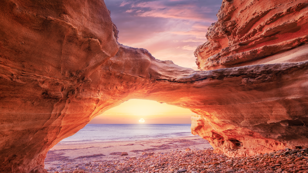 HORIZON brings you the crystal clear 1080p image quality, and a gigantic 200” screen.