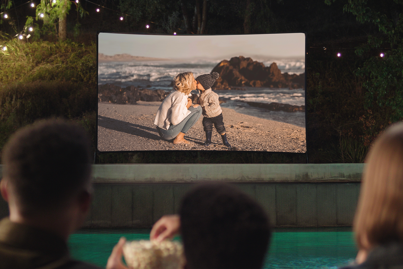 Genießen Sie die Filmabende am Swimmingpool